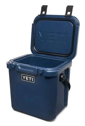 YETI Roadie 24 Cool Box Navy 6 YETI Roadie 24 Cool Box Navy - Image 4